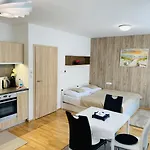 Klostermann & Javor Wellness Apartamento *